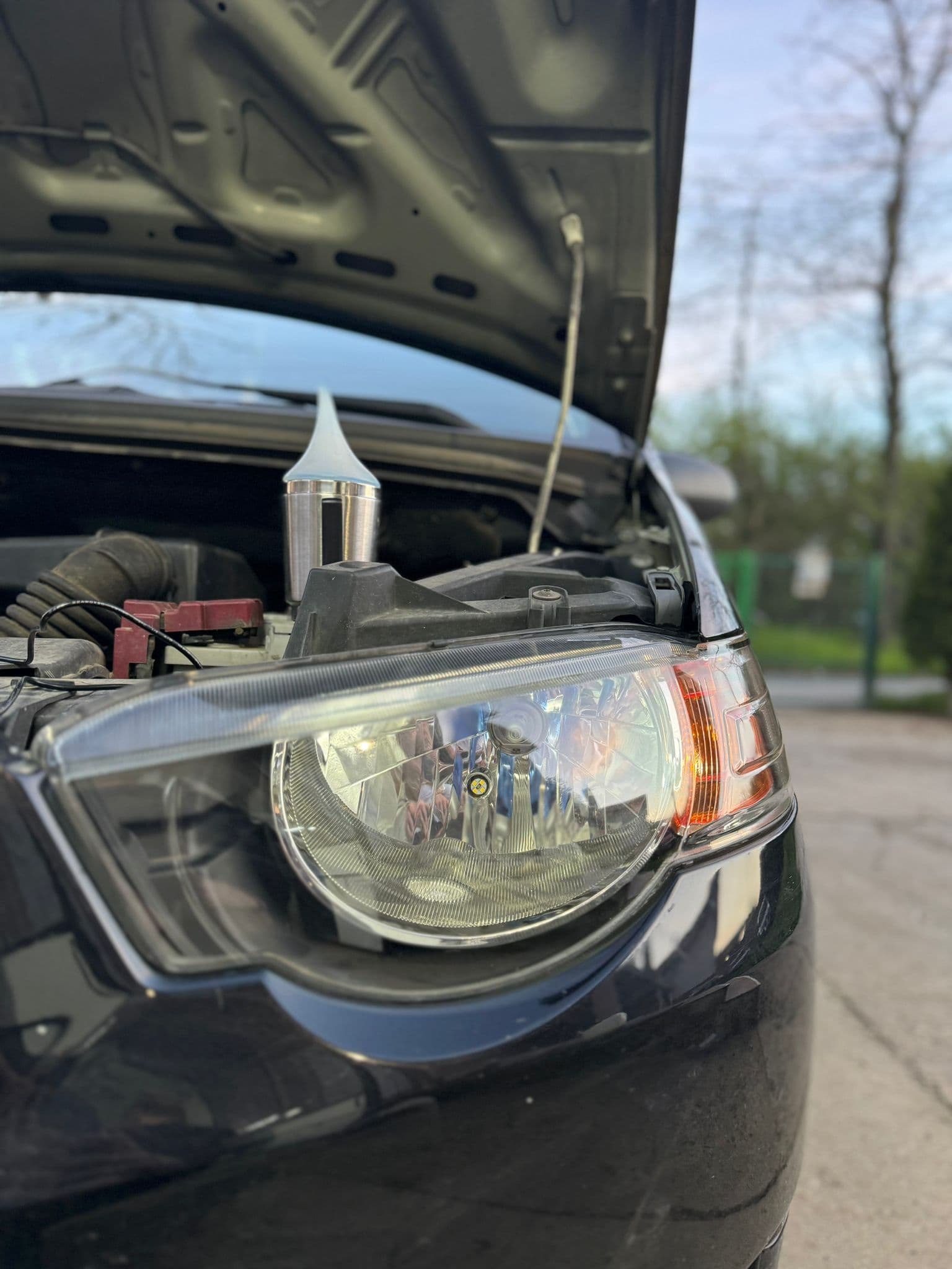 Far automobila posle poliranja farova u Autoperionici Jeti, Železnik